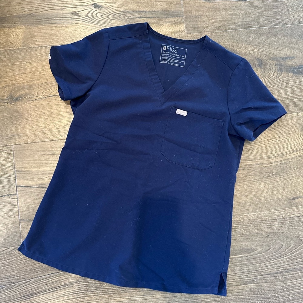 FIGS Catarina One-Pocket Scrub Top Navy